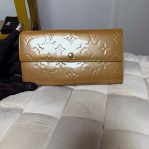 Louis Vuitton Vernis Sarah Wallet Beige Patent Leather Long Wallet LV
